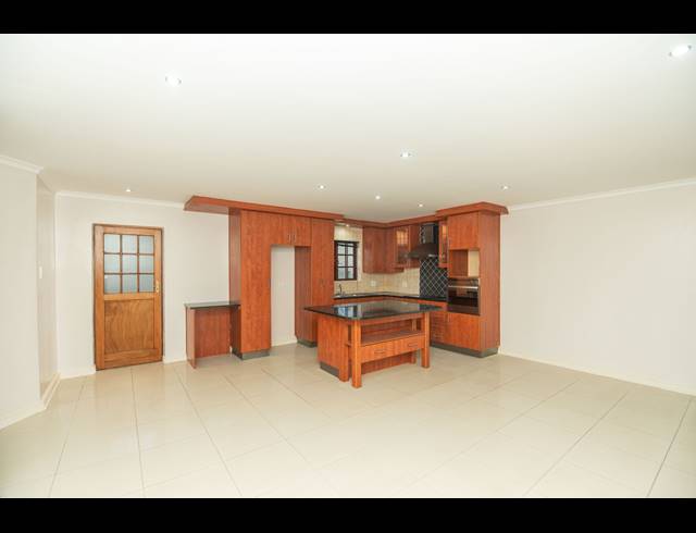 2 BEDROOM TOWNHOUSE FOR SALE IN GLENROY PARK